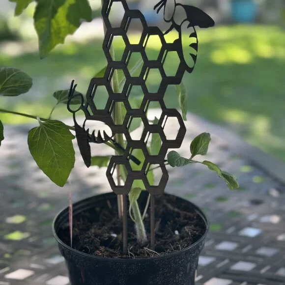 Bee Honeycomb Trellis (5x10) - Picture 3 of 3